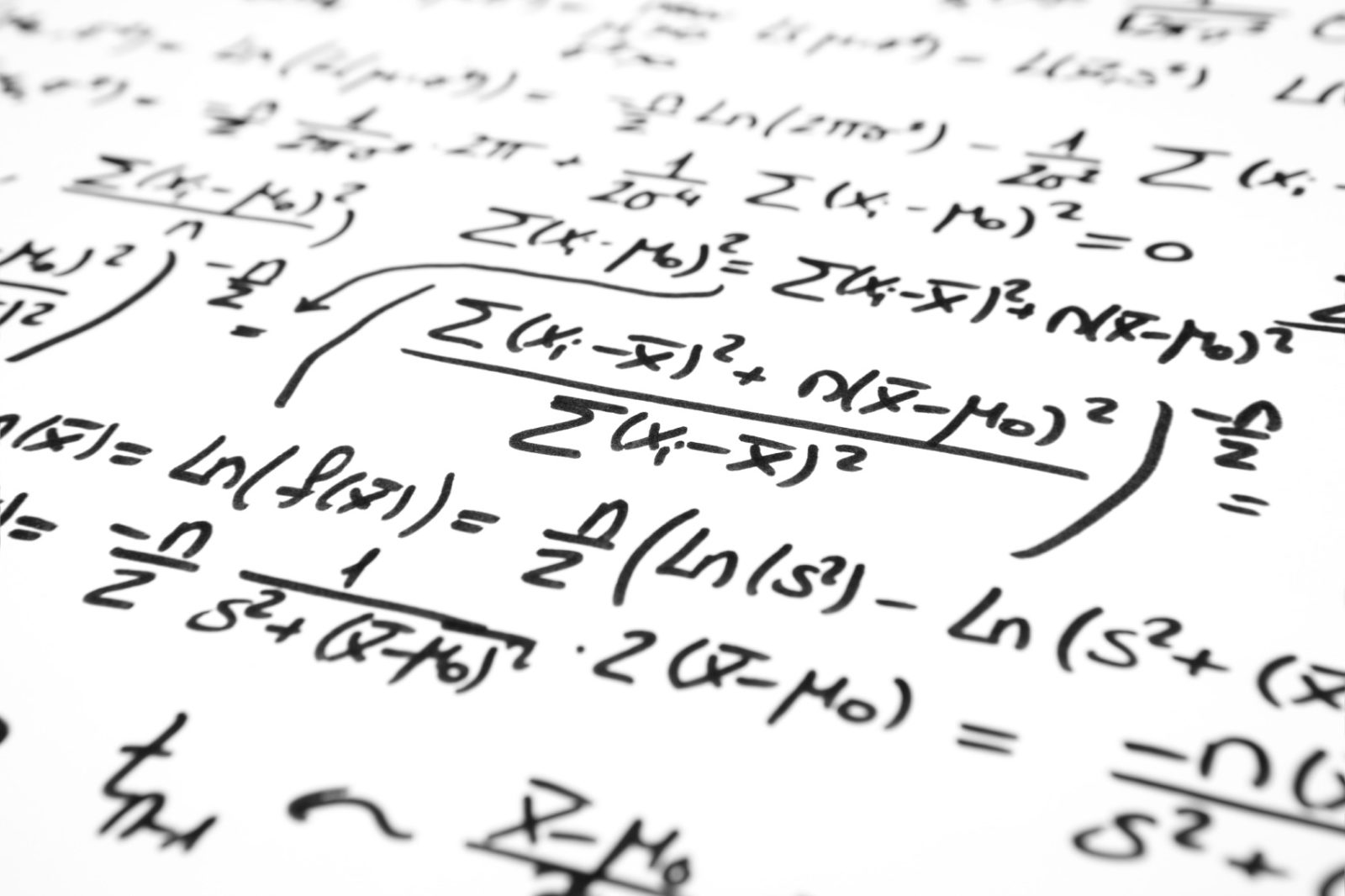 Математические формулы на белом фоне